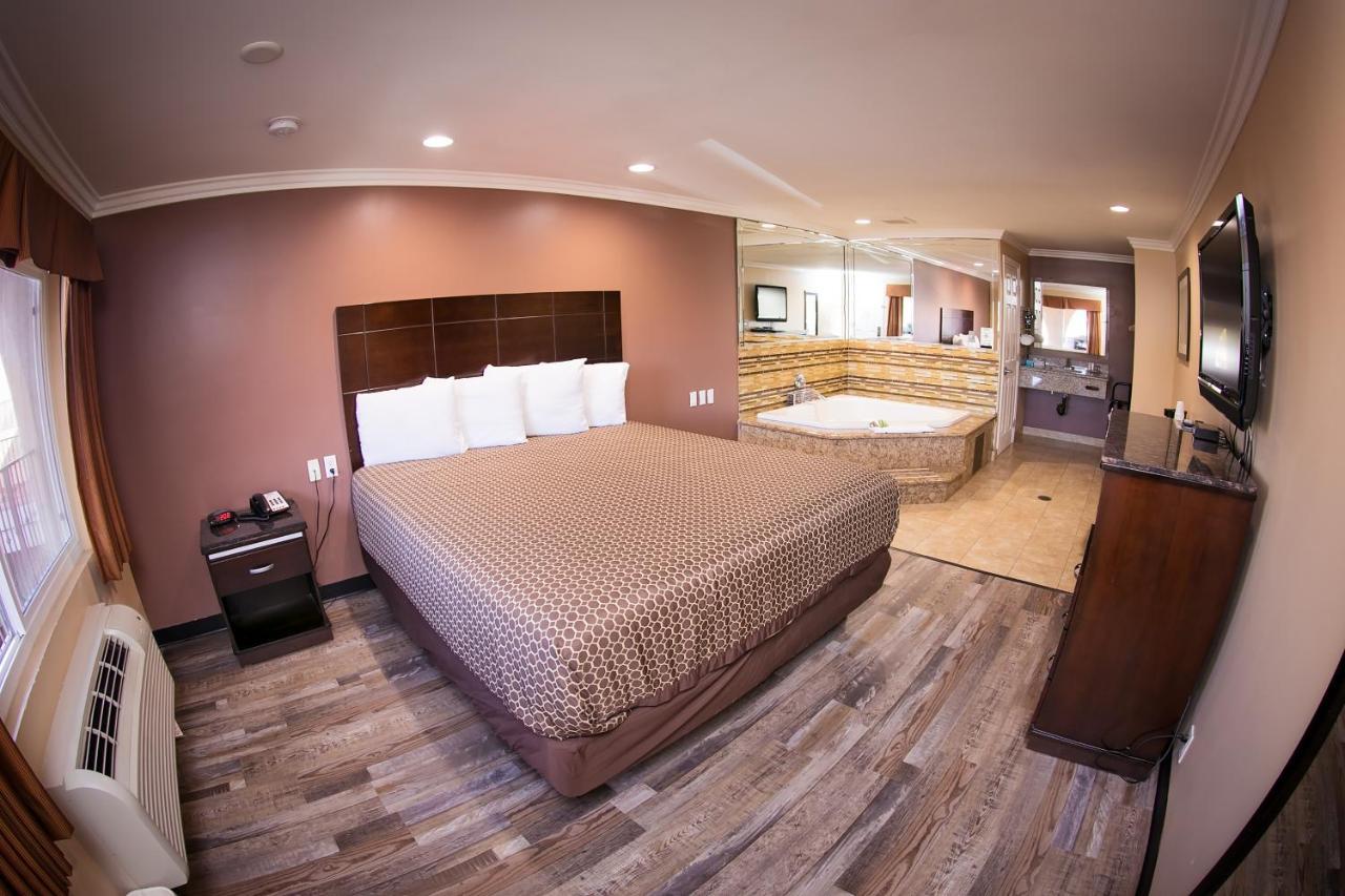 Rodeway Inn & Suites Белфлауър Екстериор снимка