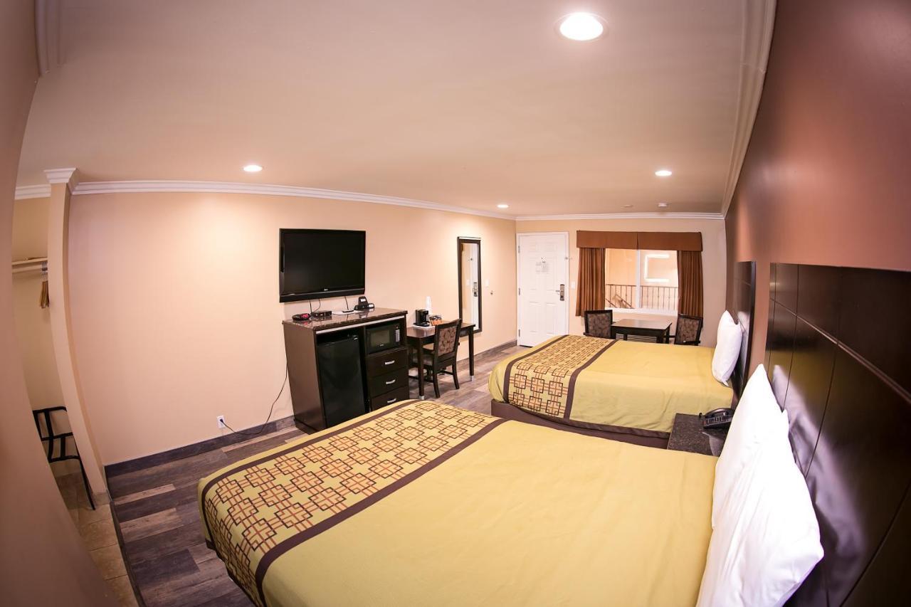 Rodeway Inn & Suites Белфлауър Екстериор снимка