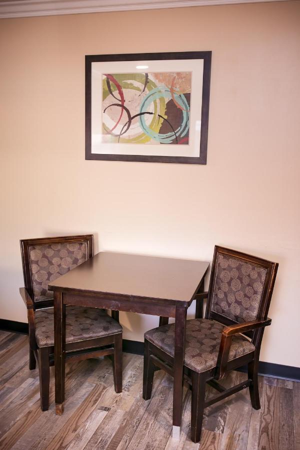 Rodeway Inn & Suites Белфлауър Екстериор снимка