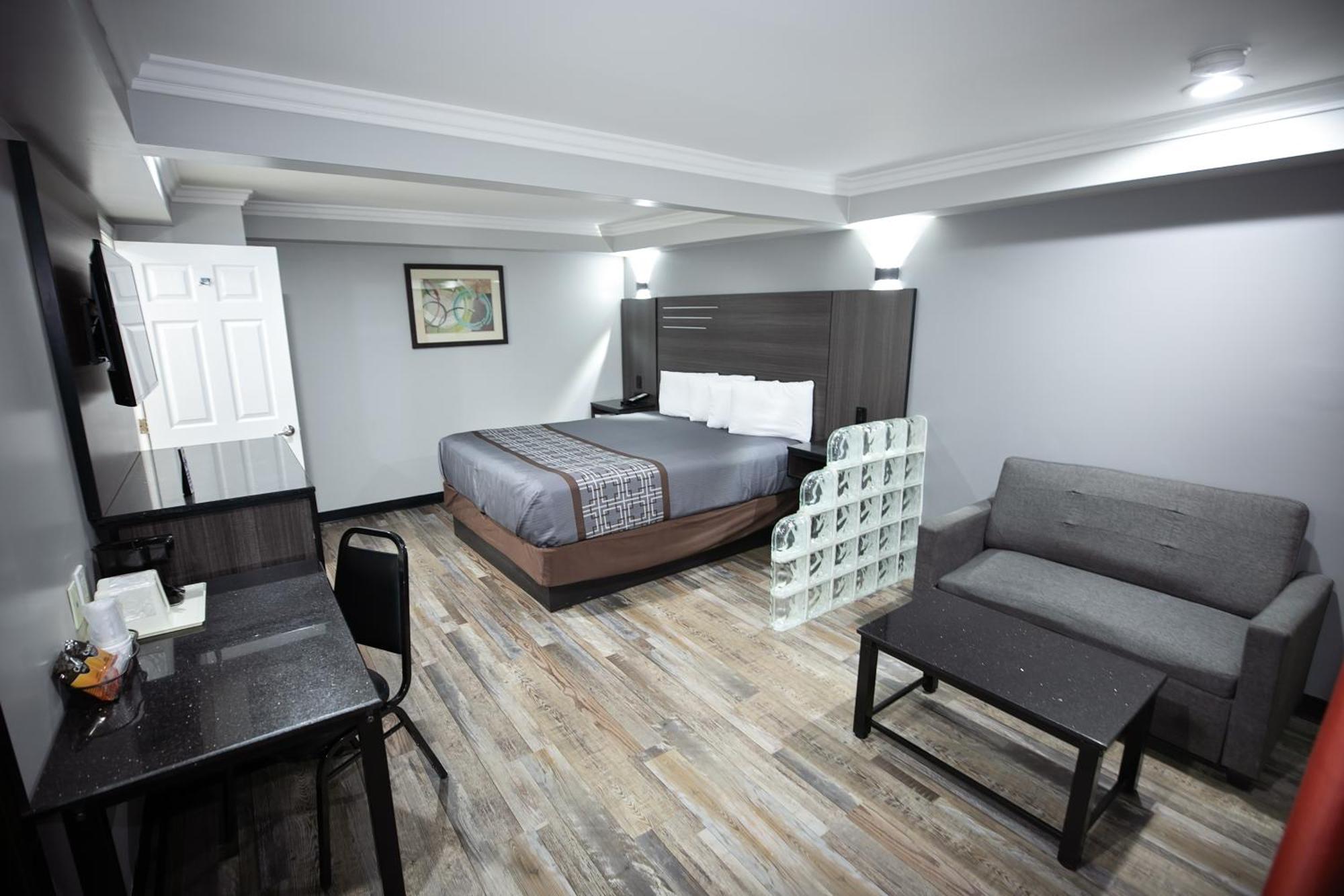 Rodeway Inn & Suites Белфлауър Екстериор снимка