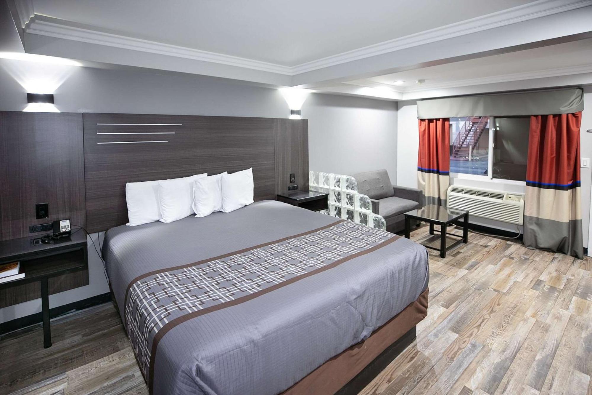 Rodeway Inn & Suites Белфлауър Екстериор снимка