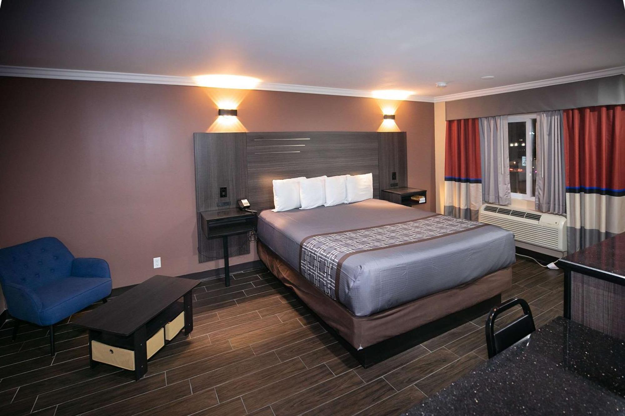 Rodeway Inn & Suites Белфлауър Екстериор снимка