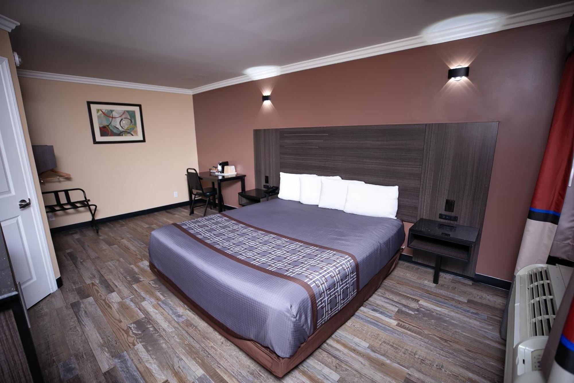 Rodeway Inn & Suites Белфлауър Екстериор снимка