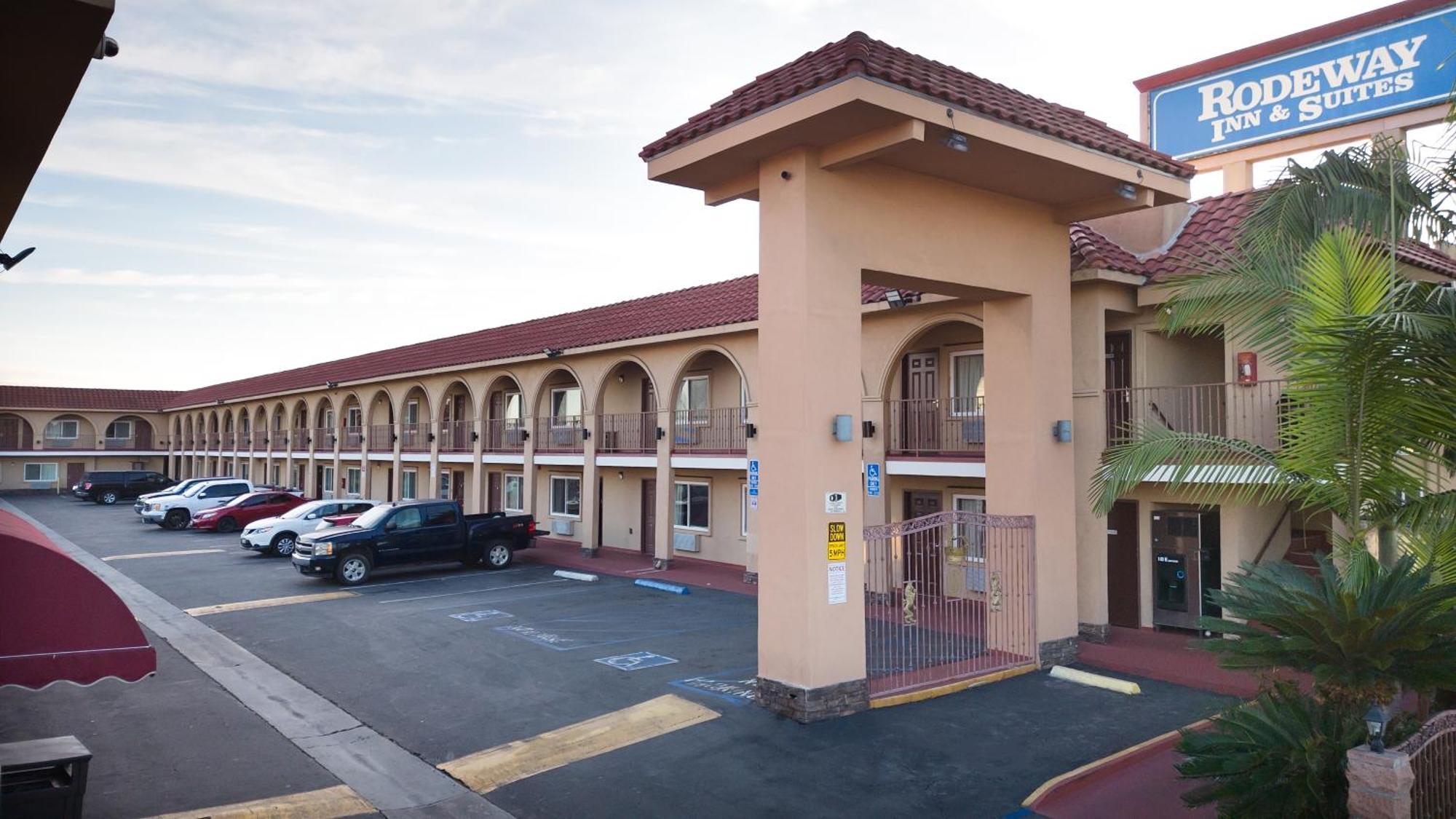 Rodeway Inn & Suites Белфлауър Екстериор снимка