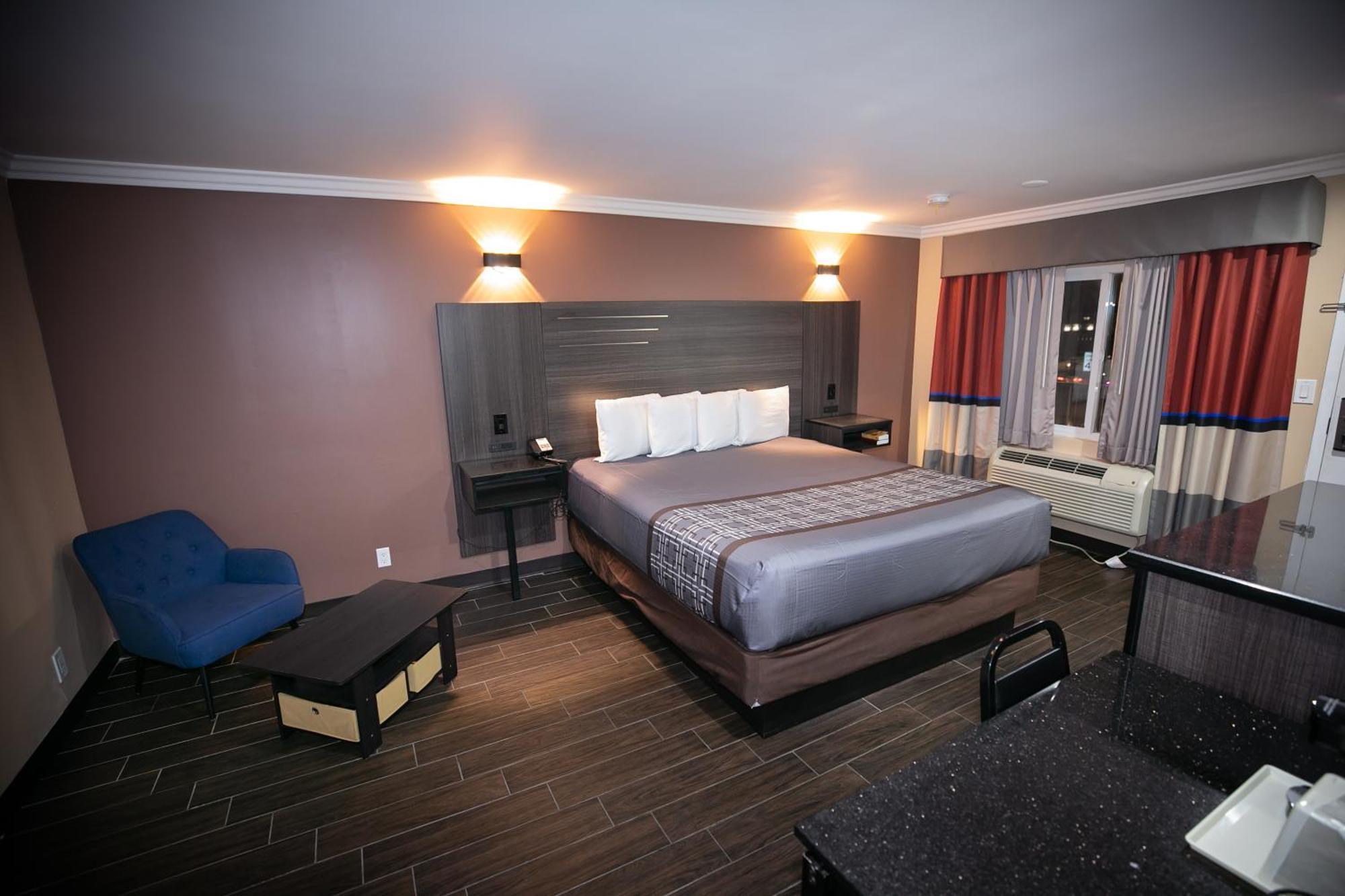 Rodeway Inn & Suites Белфлауър Екстериор снимка