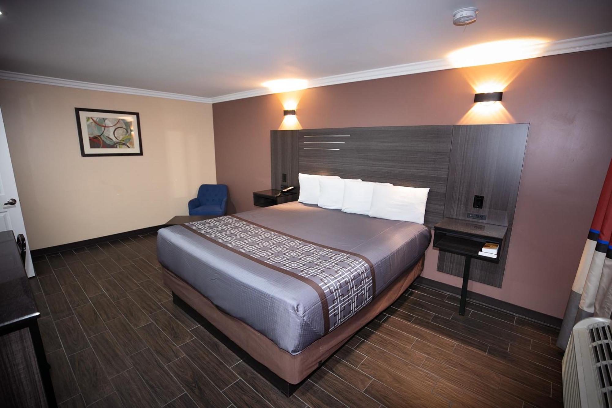 Rodeway Inn & Suites Белфлауър Екстериор снимка