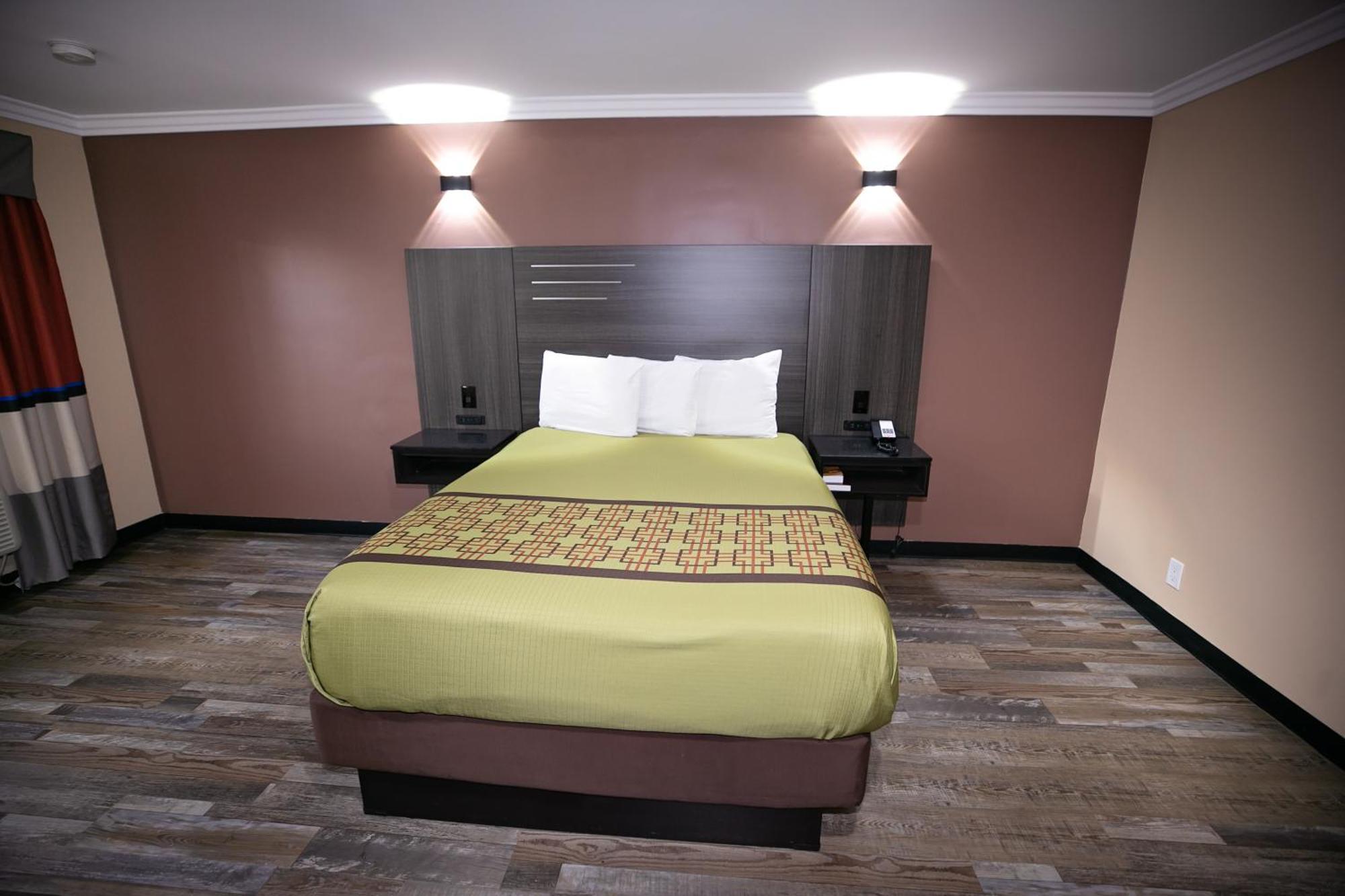 Rodeway Inn & Suites Белфлауър Екстериор снимка