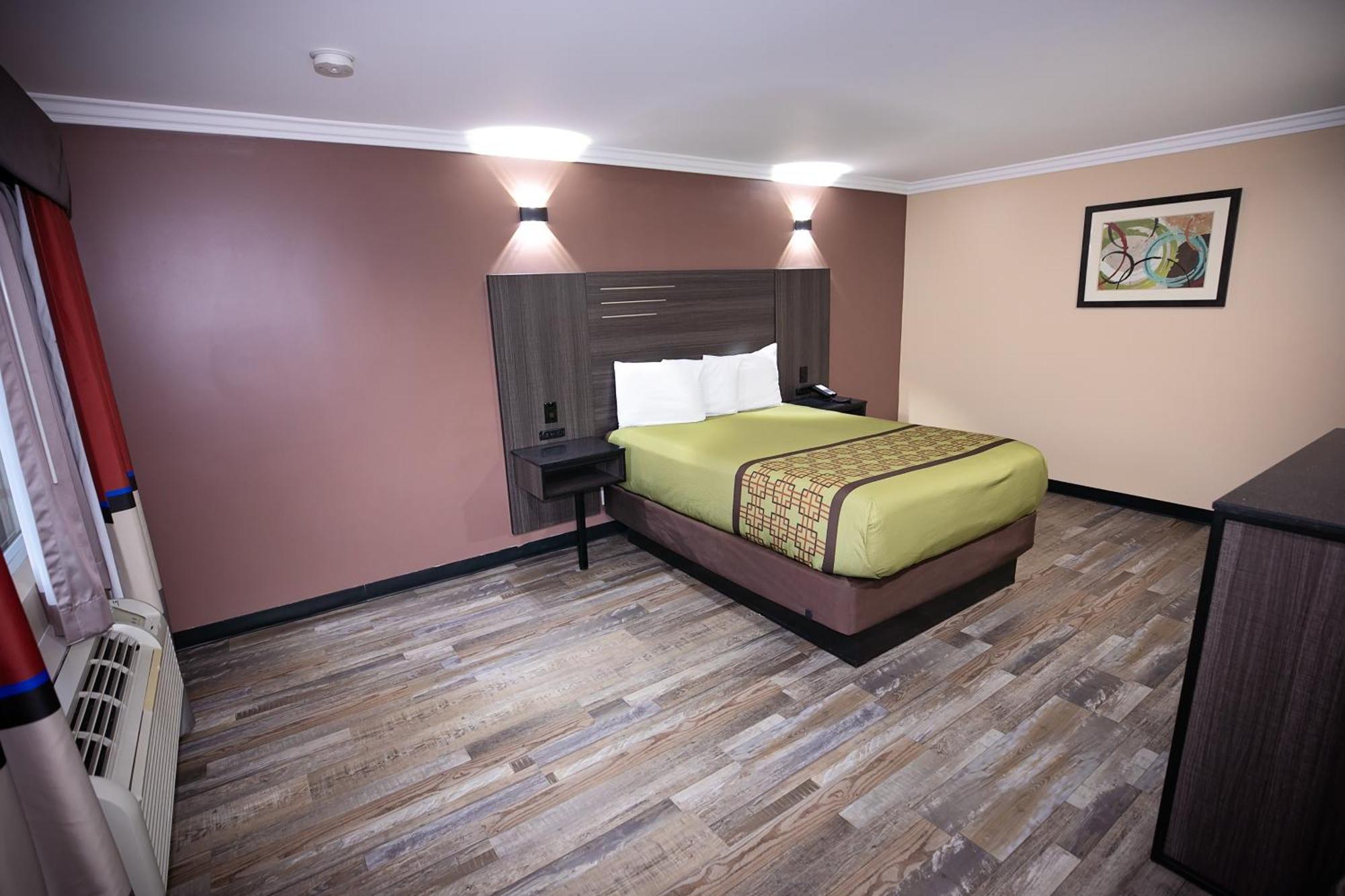 Rodeway Inn & Suites Белфлауър Екстериор снимка