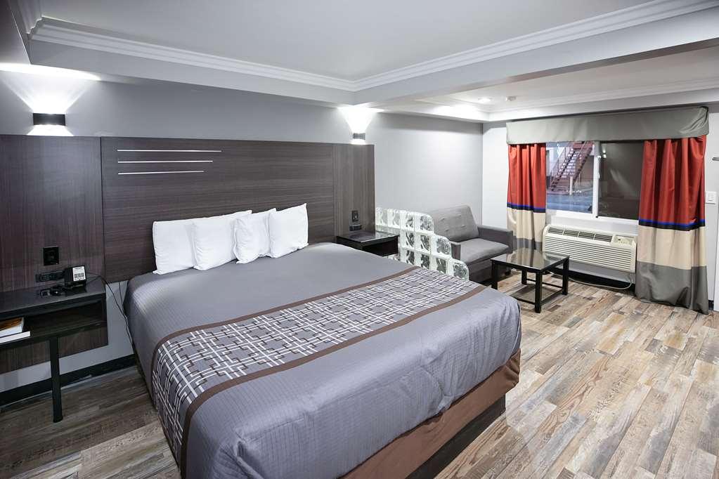 Rodeway Inn & Suites Белфлауър Стая снимка
